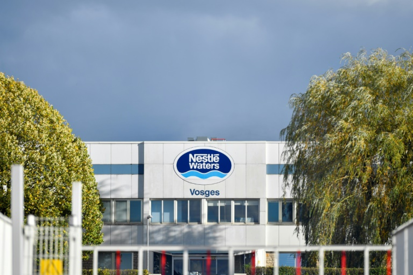 Une vue de l'usine Nestlé Waters à Contrexéville, dans les Vosges, le 24 octobre 2023 © JEAN-CHRISTOPHE VERHAEGEN