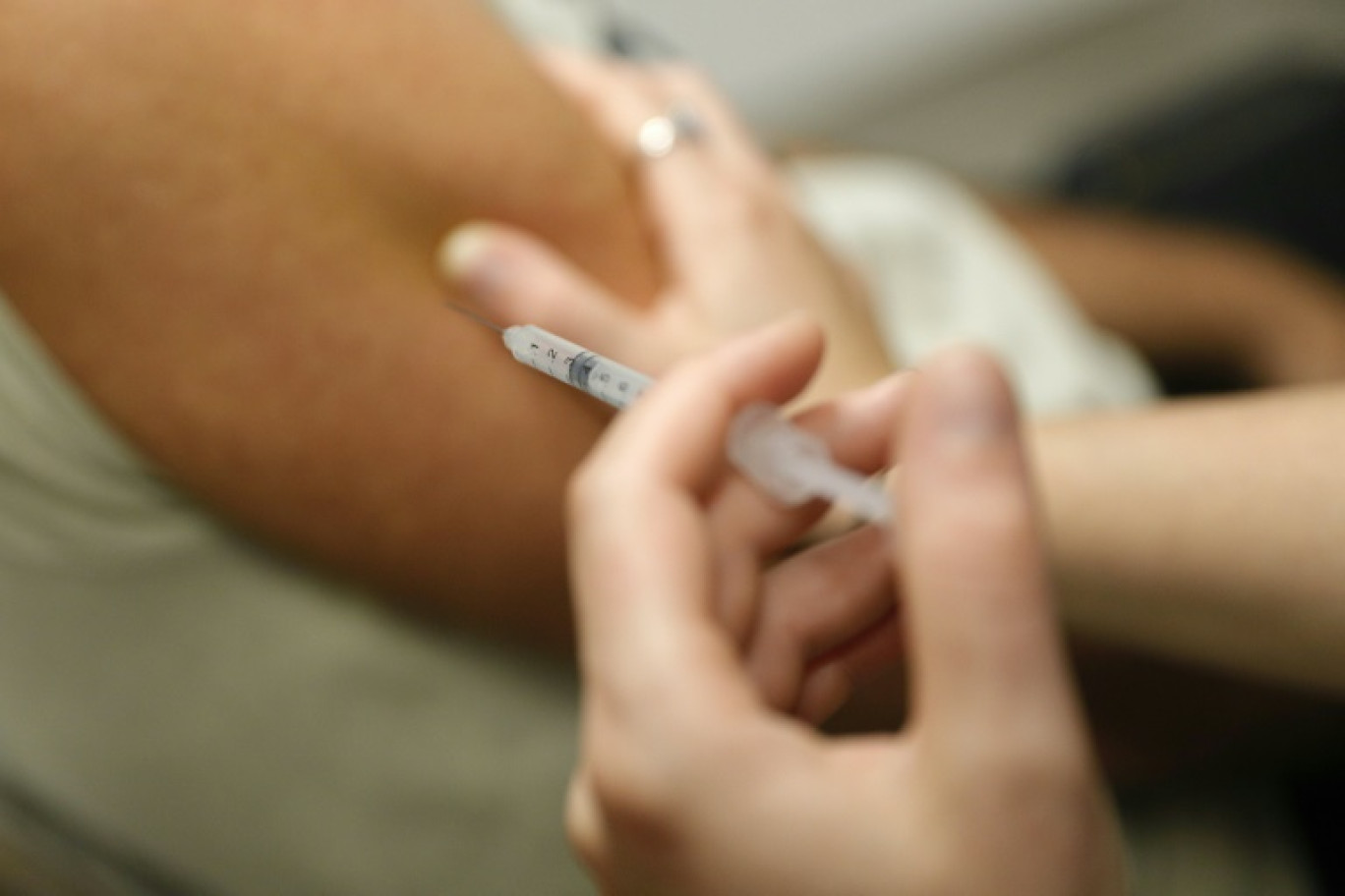 Les quatre vaccins anti-Covid utilisés en France sont sûrs, réaffirme mardi l'agence du médicament dans son dernier bilan des effets indésirables © Pascal POCHARD-CASABIANCA