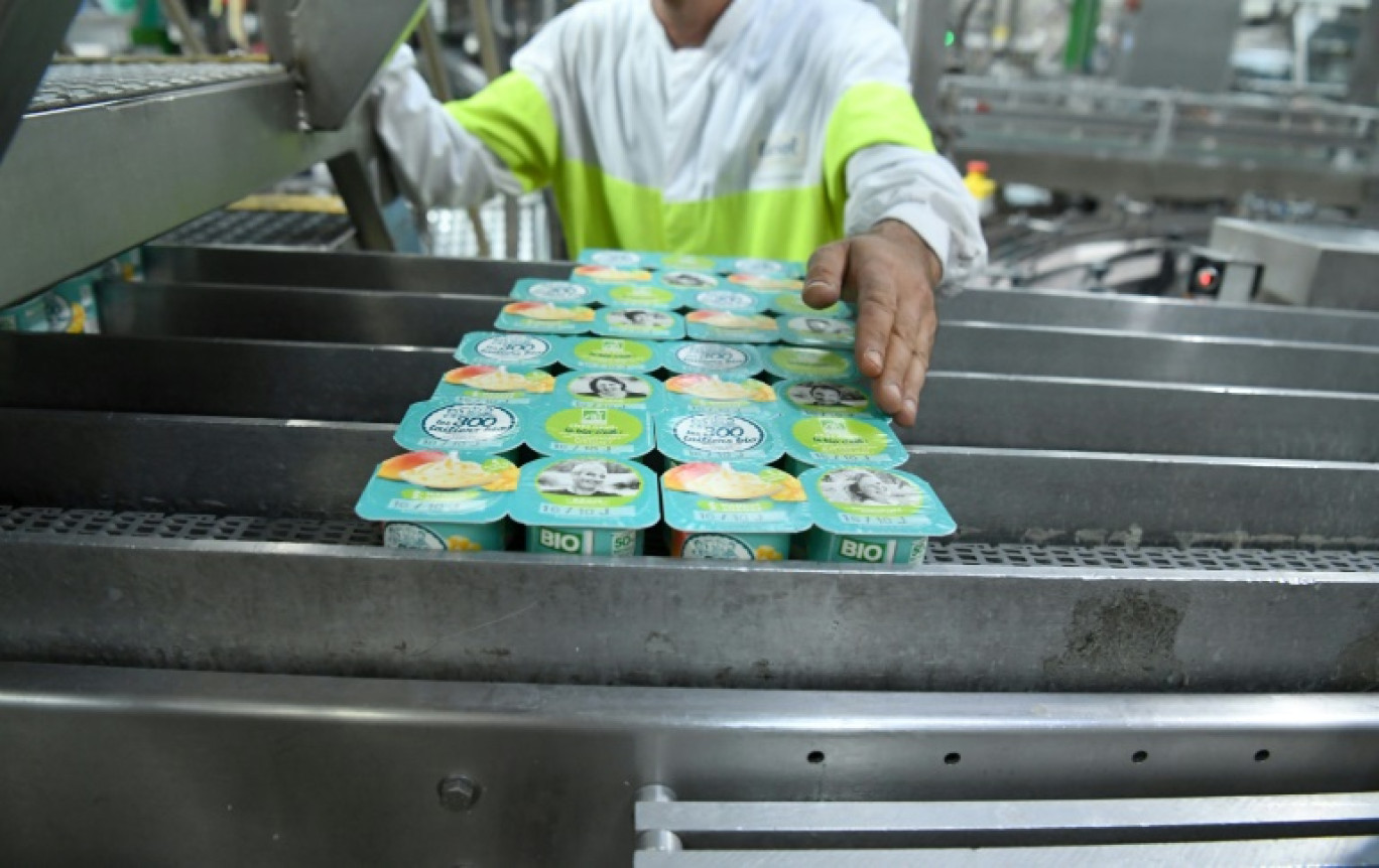 Ligne de production de yaourts dans l'usine Eurial (Yonne), le 6 septembre 2022 © Eric PIERMONT