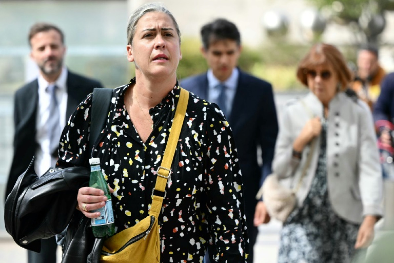 Caroline Darian, la fille de Gisèle Pelicot, arrive le 17 septembre 2024 au tribunal d'Avignon où était jugé son père Dominique Pelicot, principal accusé au premier procès des viols de Mazan © Christophe SIMON