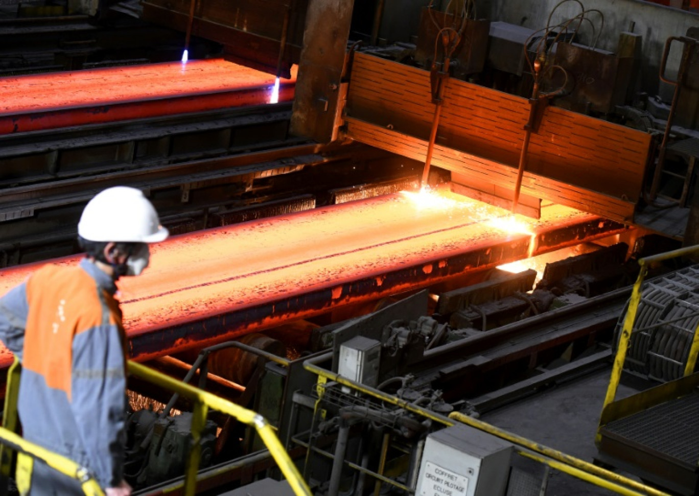 Des ouvriers metallurgistes sur le site ArcelorMittalle 11 février 2022 à Dunkerque, dans le Nord © FRANCOIS LO PRESTI