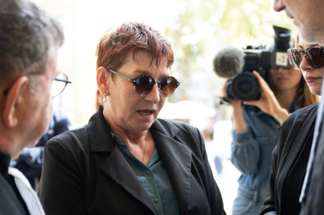 Nadine Oliveira, la conductrice du car scolaire percuté par un TER à Millas en 2017, arrive au tribunal d'Aix-en-Provence, le 7 octobre 2024 © MIGUEL MEDINA