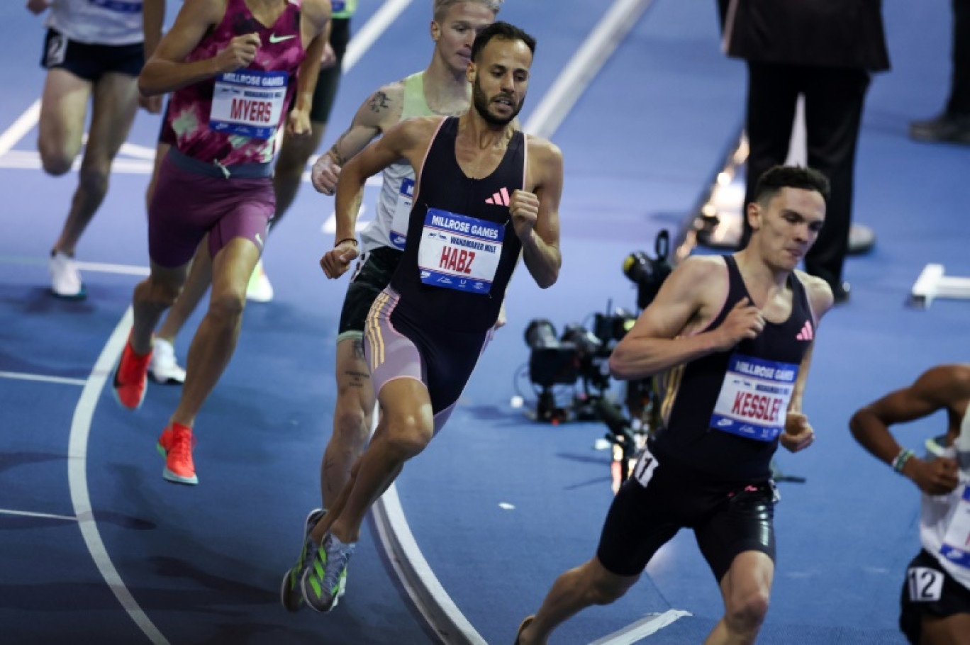 Le Français Azeddine Habz (C) aux Millrose Games à New York © CHARLY TRIBALLEAU