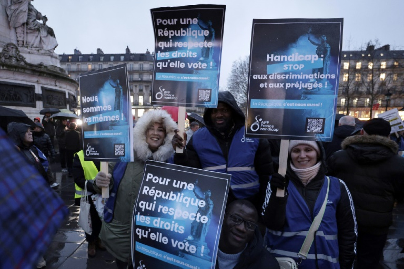 Rassemblement place de la République à Paris pour demander le respect des droits des personnes handicapées, le 10 février 2025 © STEPHANE DE SAKUTIN