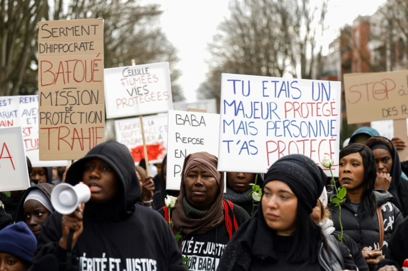 Marche blanche en hommage à un homme de 34 ans décédé en garde à vue en décembre 2024 à Bagneux, le 9 février 2025 à Fontenay-aux-Roses, près de Paris © Xavier GALIANA