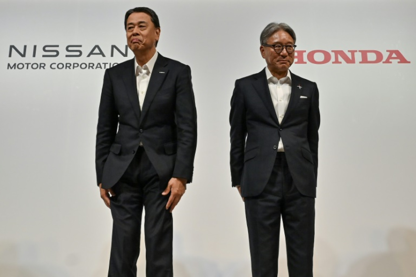 Le patron de Nissan Makoto Uchida et son homologue de  Honda Toshihiro Mibe, lors d'une conférence de presse à Tokyo, le 1er août 2024 © Richard A. Brooks