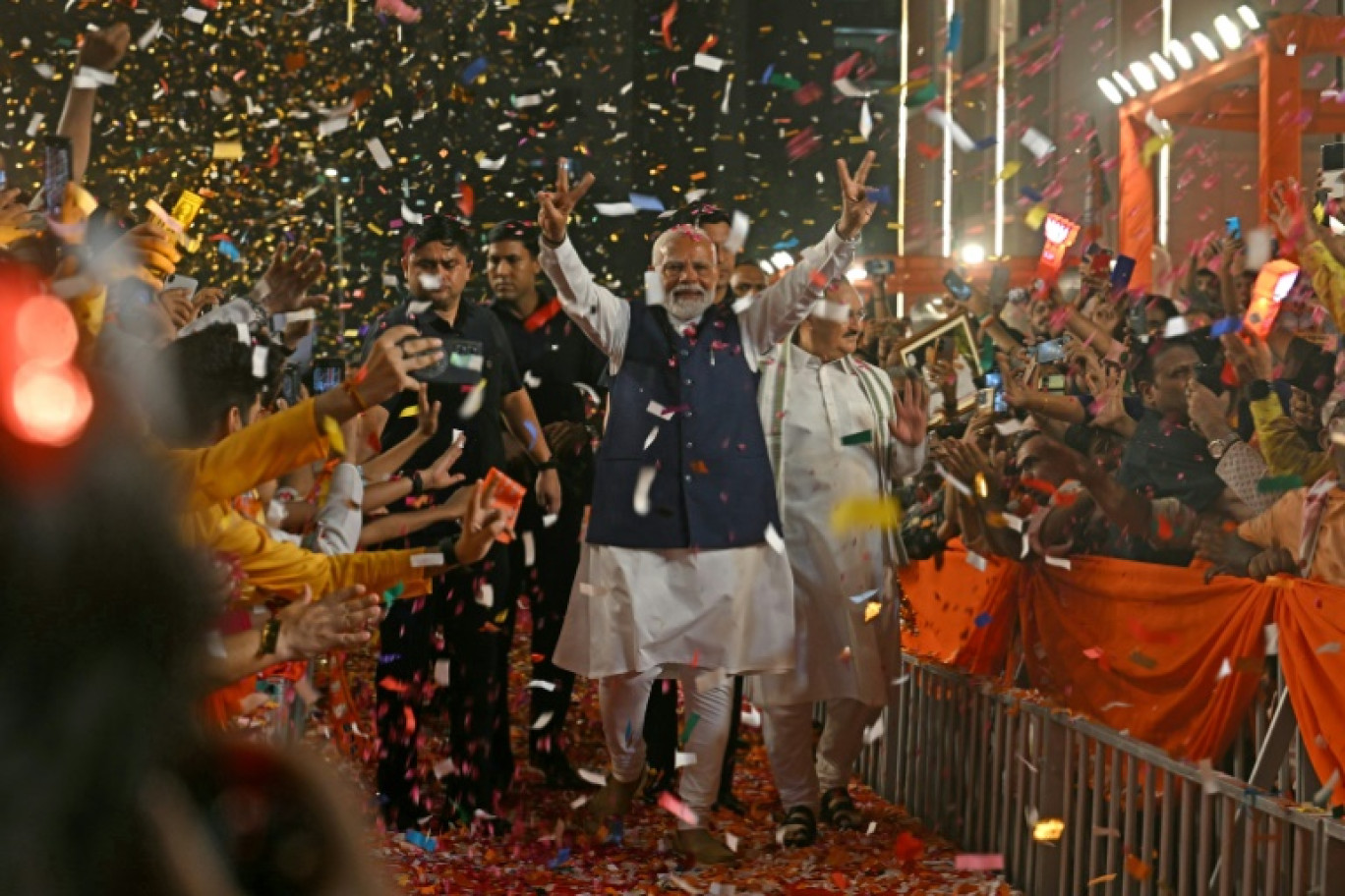 Le Premier ministre indien Narendra Modi  arrive au siège du parti Bharatiya Janata  pour célébrer la victoire aux élections générales du pays, à New Delhi le 4 juin 2024 © Arun SANKAR