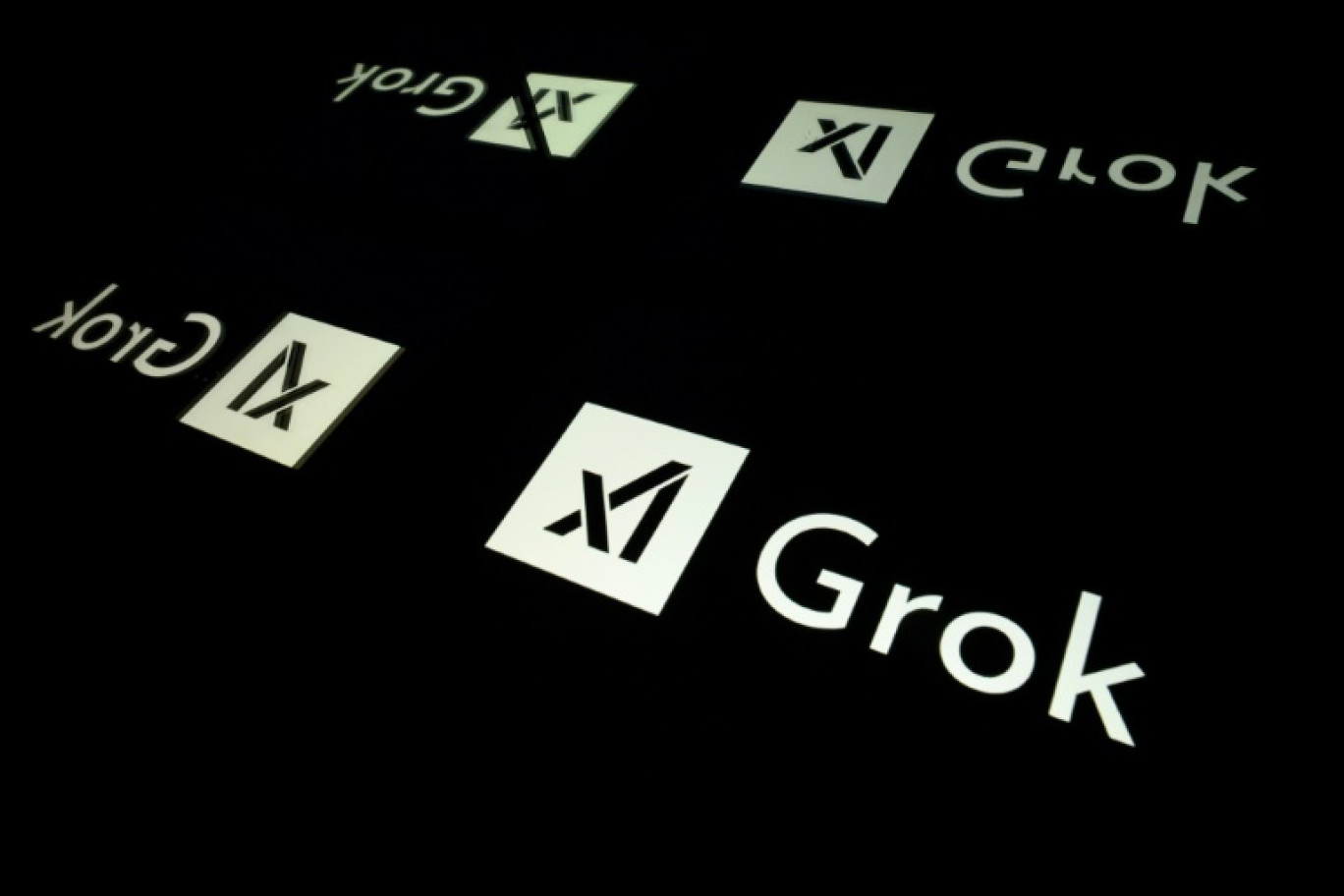 Photo d'un écran affichant le logo de Grok 3, le robot conversationnel développé par la société d'intelligence artificielle xAI, à Toulouse le 15 janvier 2025 © Lionel BONAVENTURE