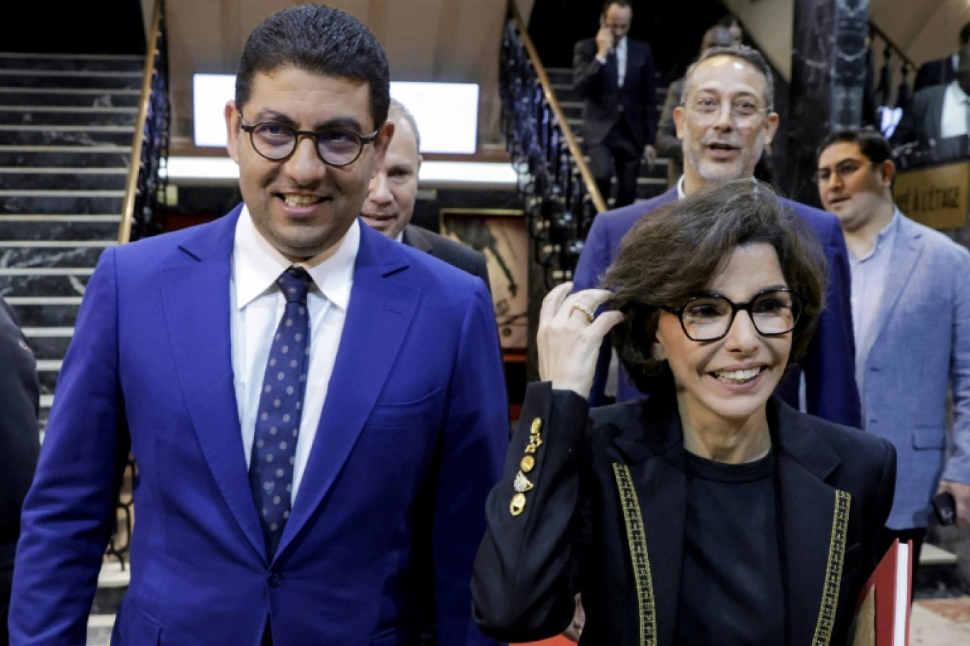 Le ministre marocain de la Jeunesse, de la Culture et de la Communication, Mohamed Mehdi Bensaid (à gauche), accompagne la ministre française de la Culture, Rachida Dati, après leur rencontre à Rabat, le 16 février 2025 © Abdel Majid BZIOUAT