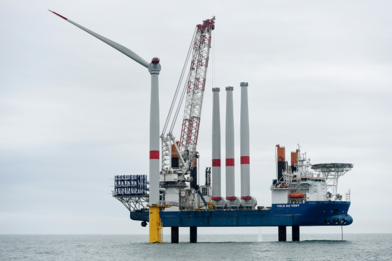 Montage et assemblage d'éoliennes au large de Saint-Nazaire (Loire-Atlantique), le 12 avril 2022 © Sebastien SALOM-GOMIS