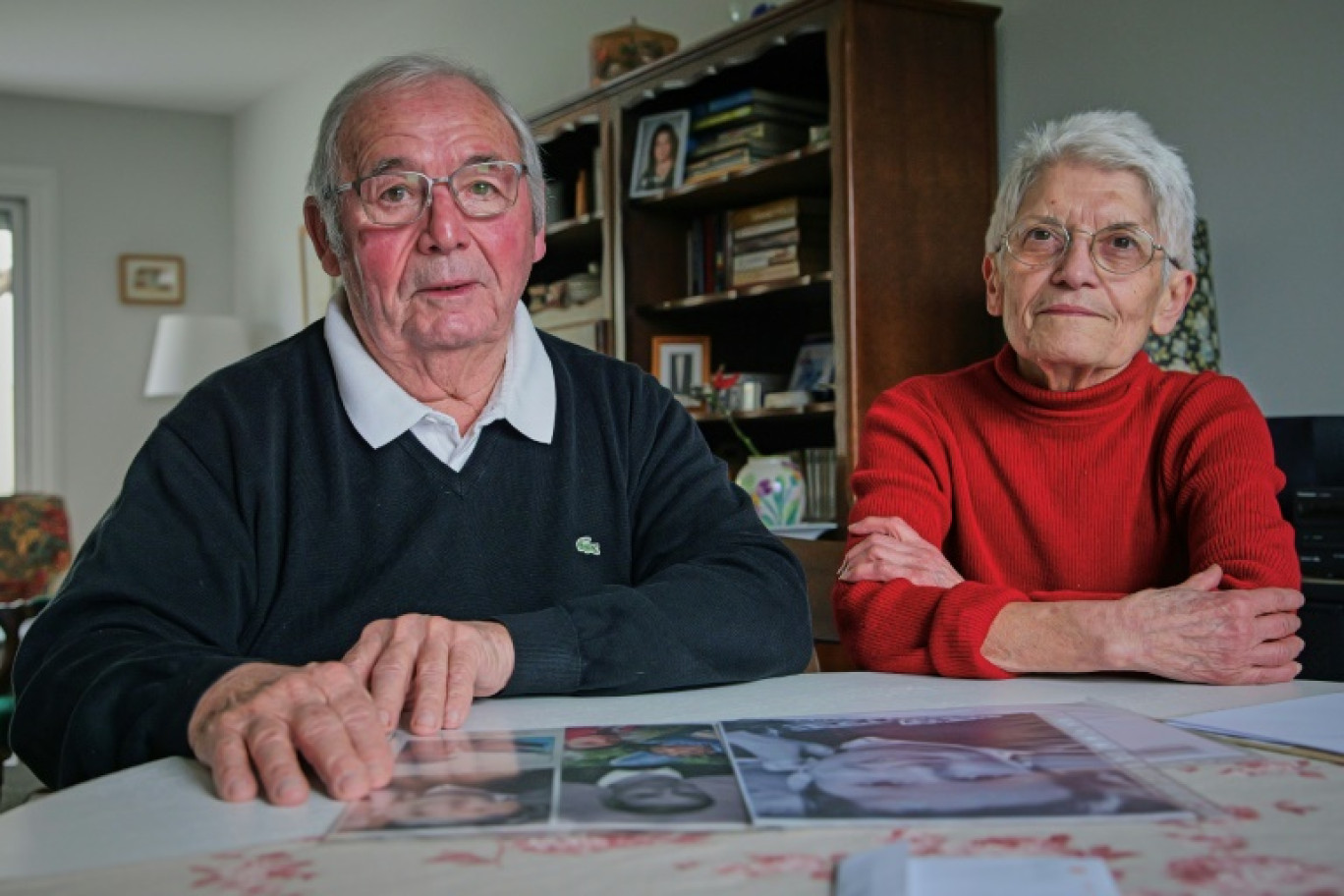 Roland et Mauricette Vinet, les grands-parents de Mathis, victime de l'ex-chirurgien Joël Le Scouarnec, chez eux à Saint-Germain, le 3 février 2025 dans la Vienne © Guillaume SOUVANT