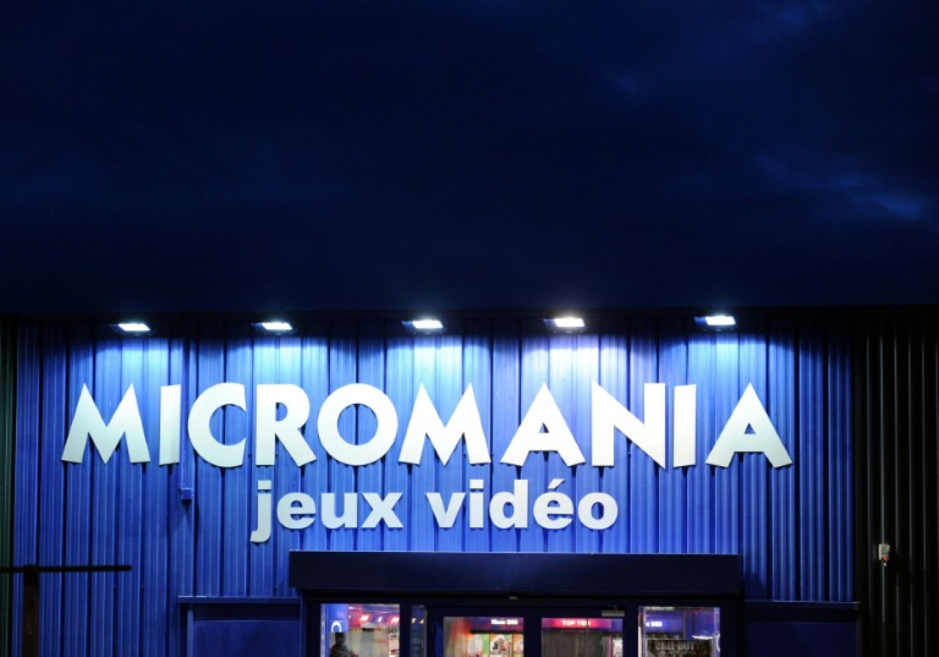 Les magasins Micromania-Zing, spécialistes de la distribution de jeux vidéo en France, sont à vendre, a annoncé leur propriétaire, le groupe américain GameStop, qui cherche un repreneur © FRED TANNEAU