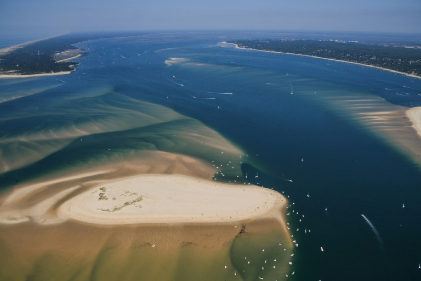 Le banc d'Arguin Sandbank à l'entrée du bassin d'Arcachon en Gironde le 4 août 2018 © MEHDI FEDOUACH