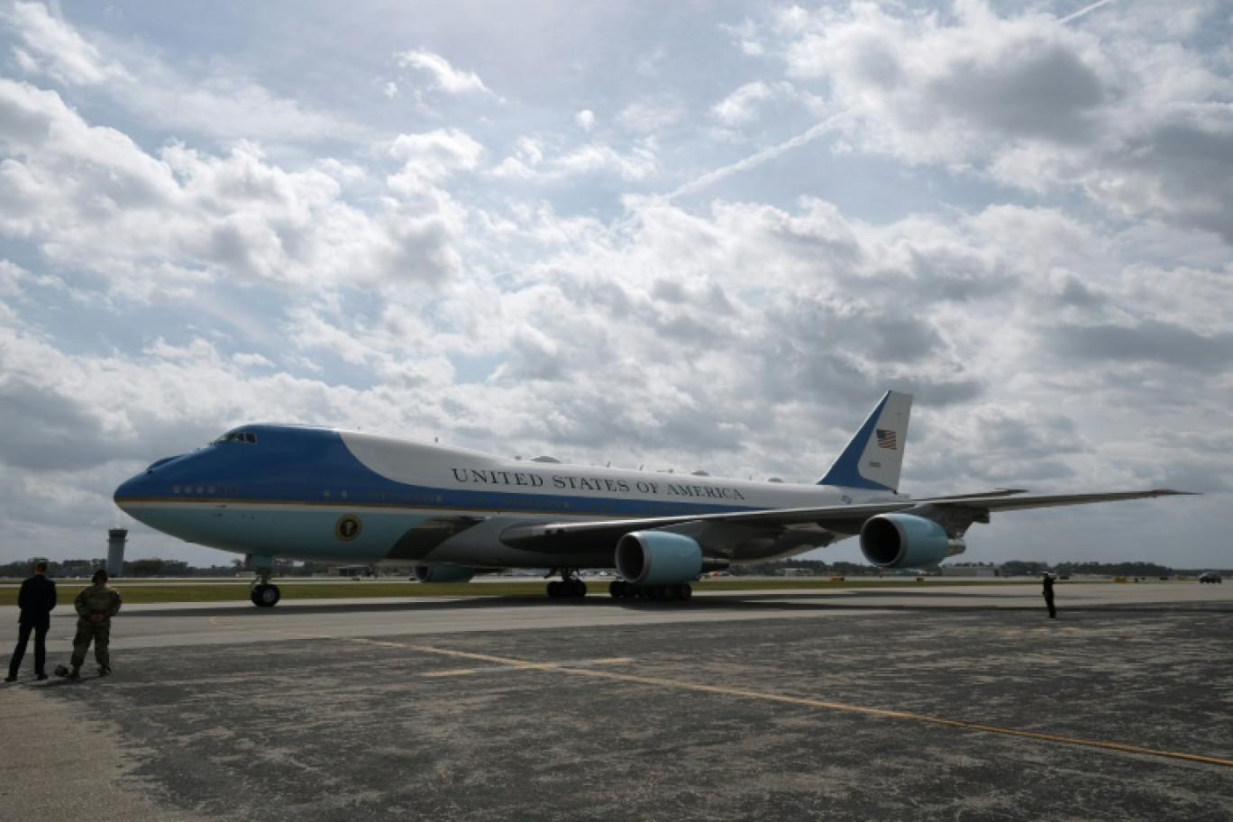 L'avion présidentiel Air Force One à l'aéroport de Daytona Beach en Floride, aux Etats-Unis, le 16 février 2025 © Chris Graythen