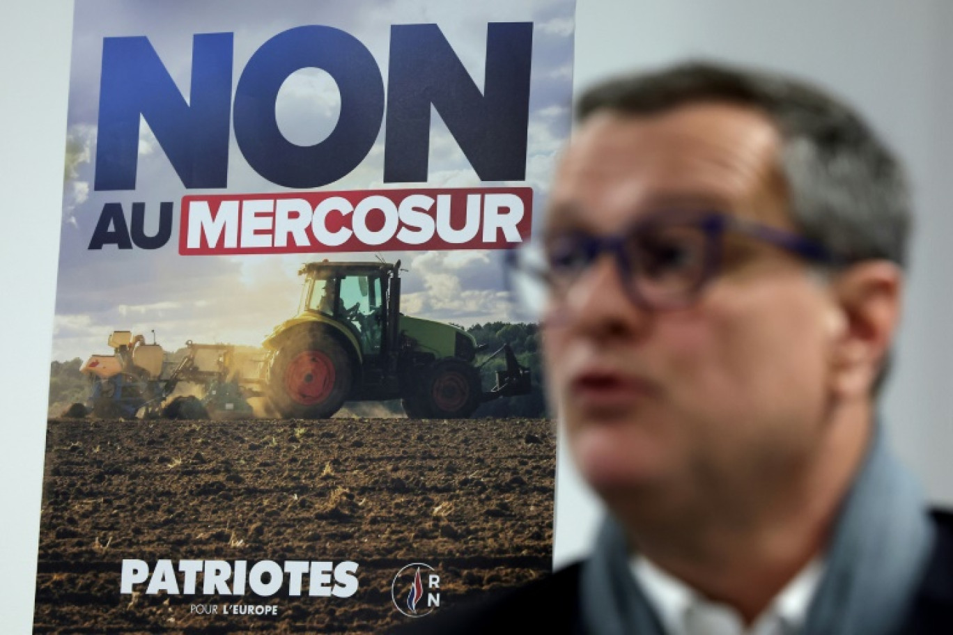 Le vice-président du Rassemblement nationa, Louis Aliot, lors d'une conférence de presse contre le traité UE-Mercosur, le 22 février 2025 à Perpignan © Valentine CHAPUIS