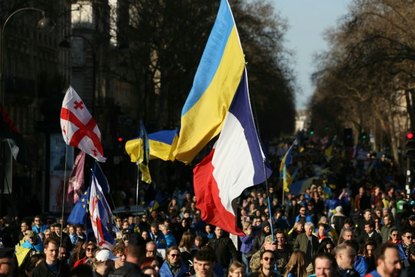 Manifestation de soutien à l'Ukraine, à la veille de  l'anniversaire des trois ans de l'invasion russe, le 23 février 2025 à Paris © Alain JOCARD