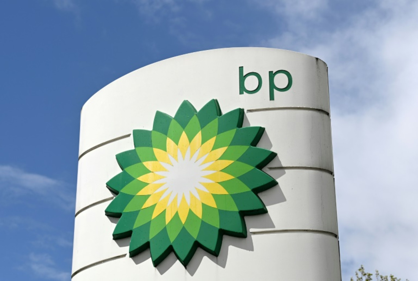 Le géant britannique des hydrocarbures BP renonce à une stratégie climatique autrefois ambitieuse pour se recentrer sur le pétrole et le gaz © Glyn KIRK