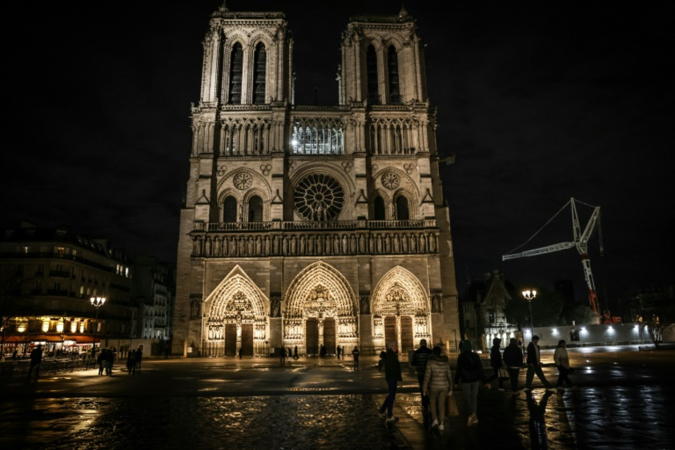 La cathédrale Notre-Dame de Paris avec son nouvel éclairage le 26 février 2025 © Thibaud MORITZ