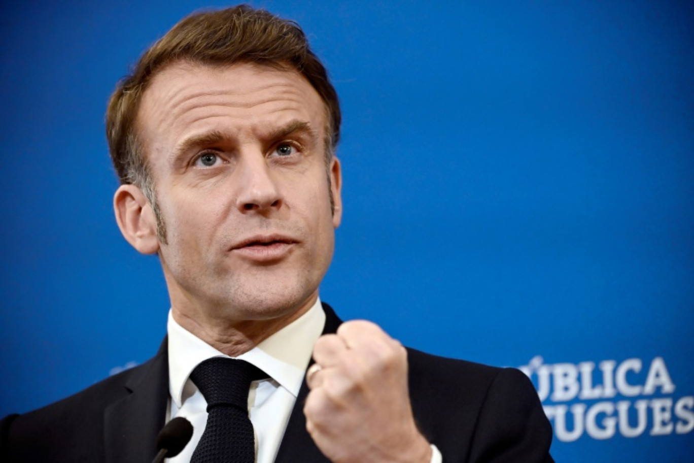 Le président français Emmanuel Macron lors d'une conférence de presse à Porto, le 28 février 2025 au Portugal © MIGUEL RIOPA