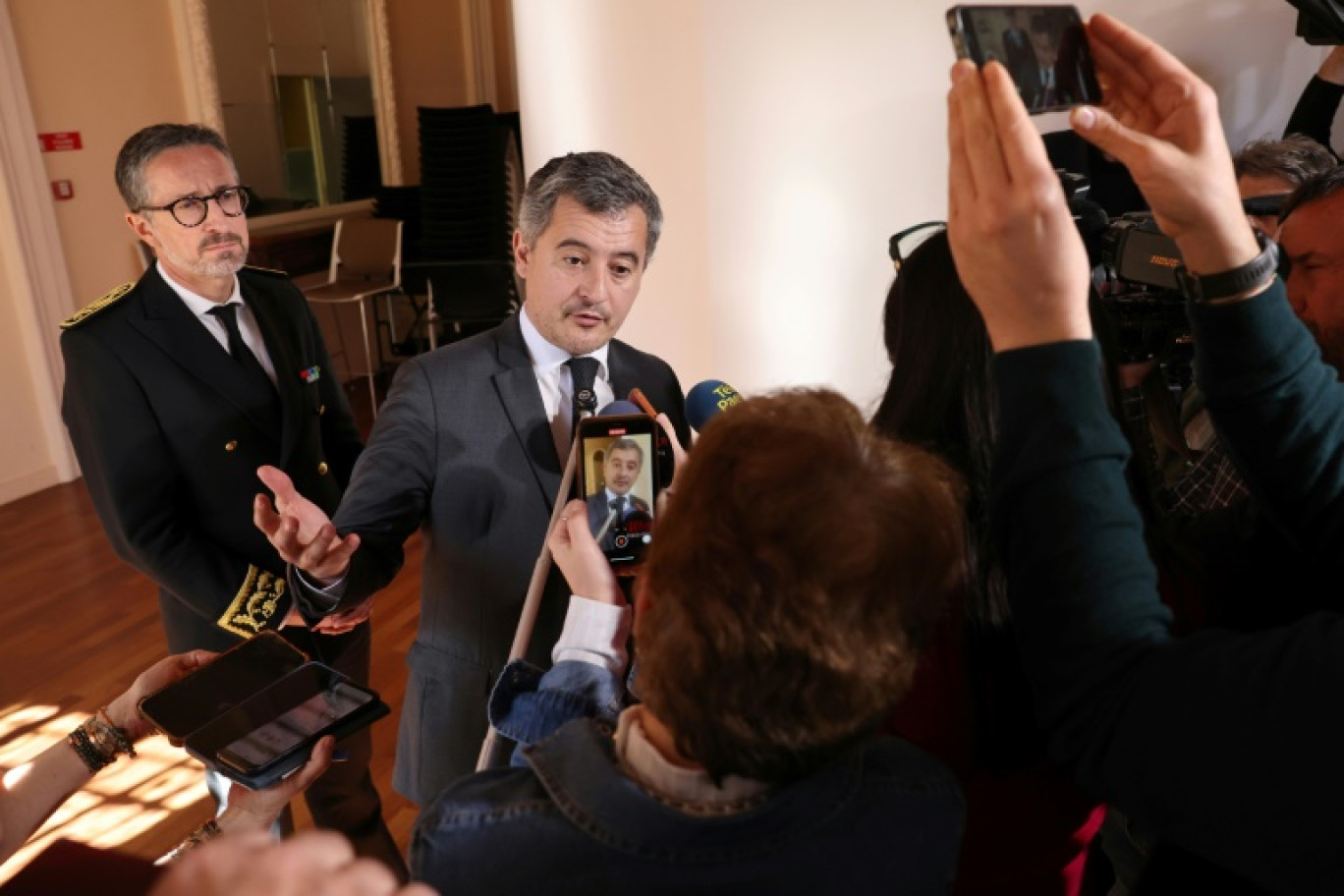 Le ministre de la Justice Gérald Darmanin s'adresse à la presse à Ajaccio, en Corse, le 27 février 2025 © Pascal POCHARD-CASABIANCA