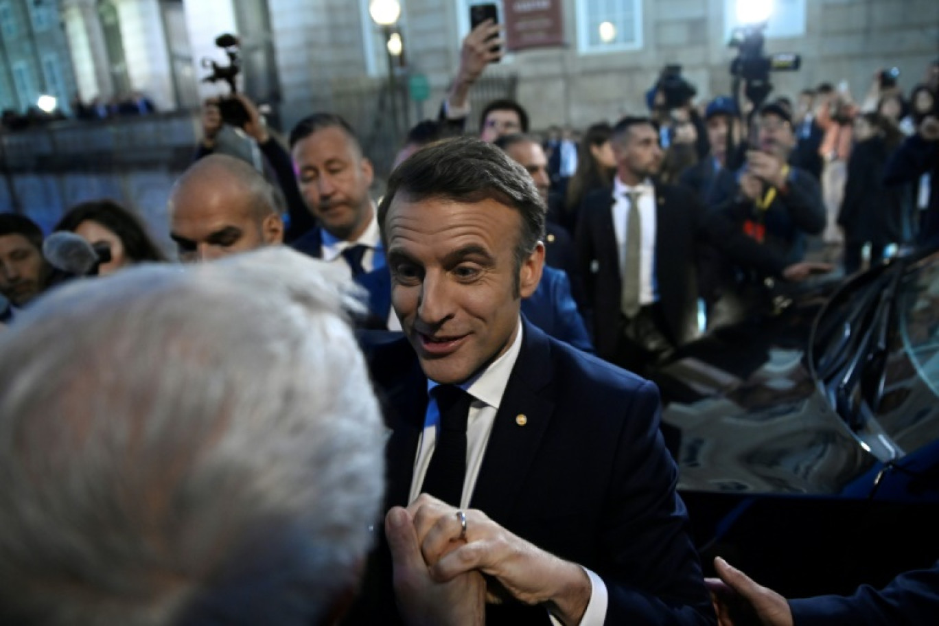 Le président français Emmanuel Macron lors d'une rencontre avec les milieux d'affaires à Porto, au Portugal, le 28 février 2025 © MIGUEL RIOPA