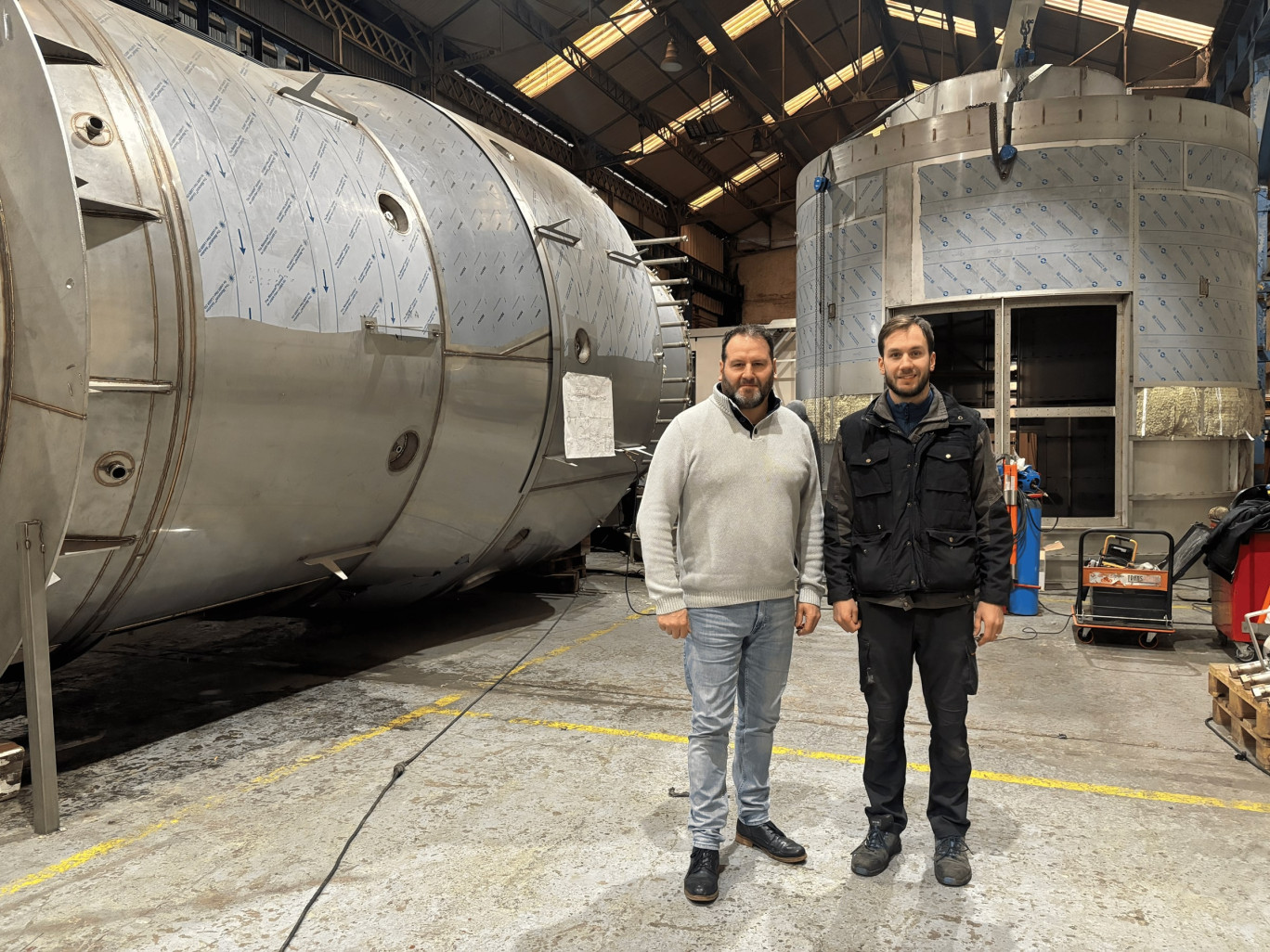 Gregory Danel, dirigeant-fondateur de Manugreg et son fils Doryan Danel. © Marie Boullenger