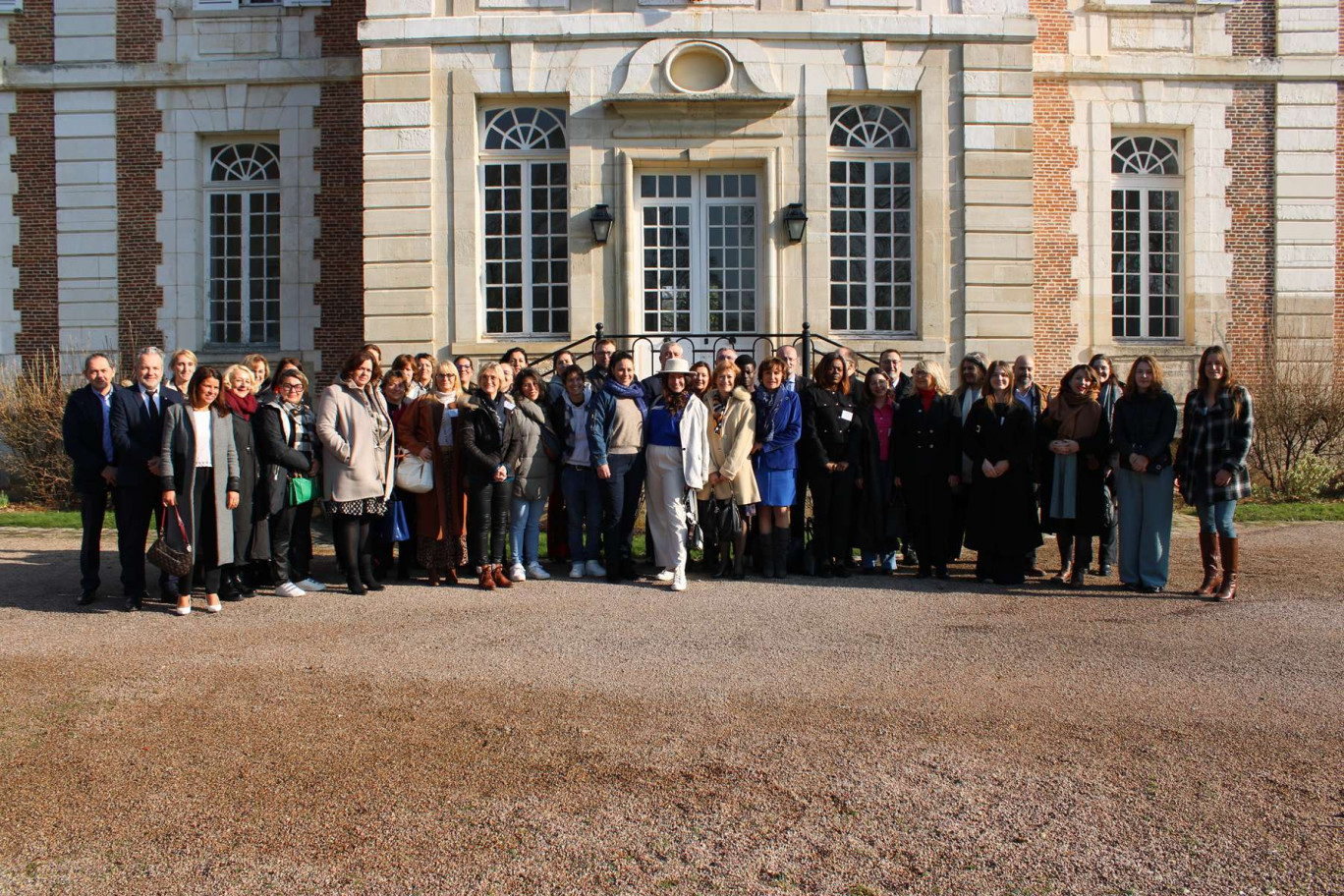 De nombreuses femmes et acteurs économiques et politiques ont participé à la rencontre dédiée aux femmes cheffes d'entreprises, à la préfecture de Beuvais. © V.K