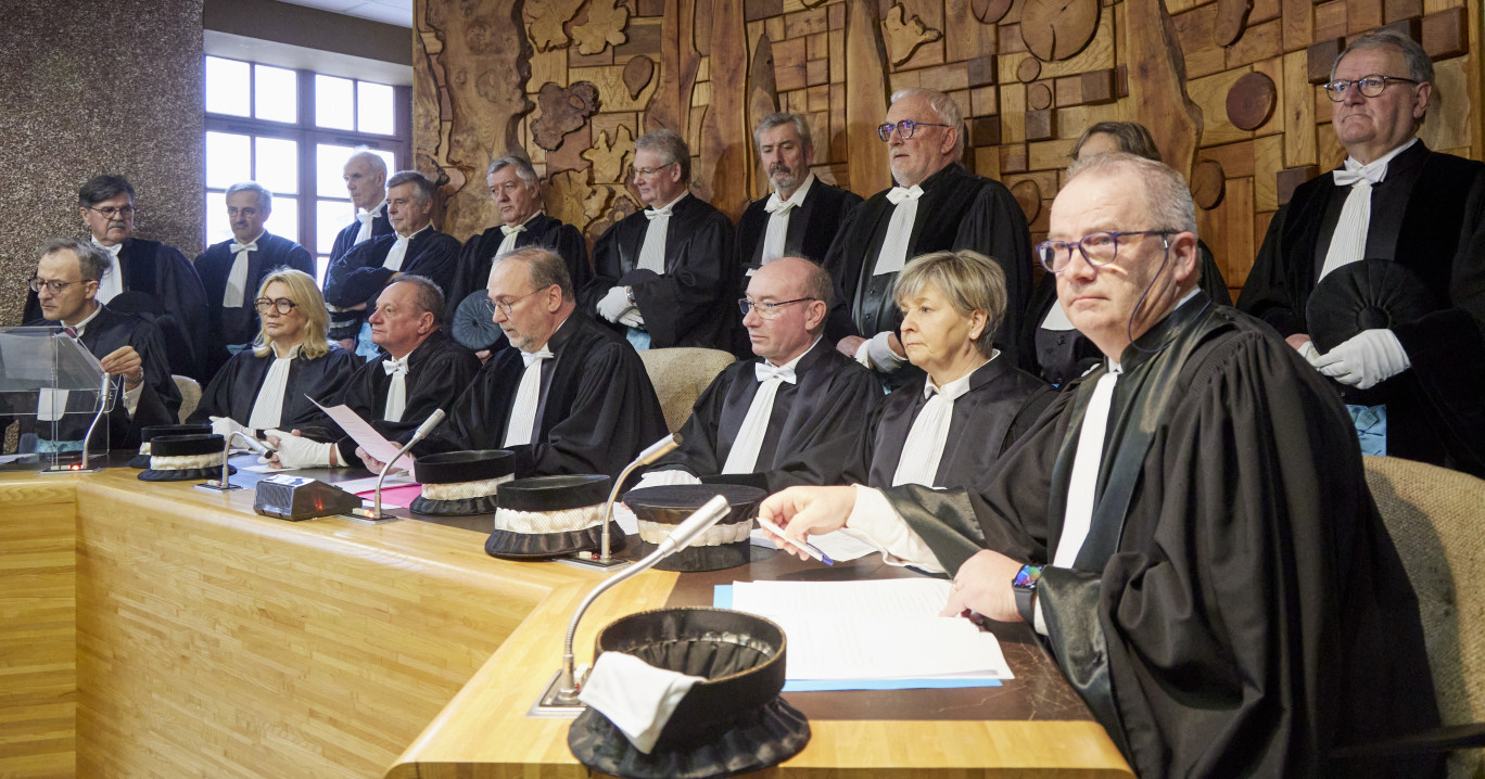 Lors de l’intervention de Jean-Luc Carbonnier, président du Tribunal d’Arras, en présence de (à gauche) Sylvain Barbier Sainte Marie, procureur de la République, et (à droite) Jean-Marc Parmentier, greffier du tribunal de commerce d’Arras.