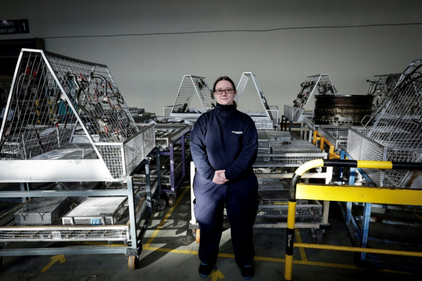 Roxane Gerand, mécanicienne d'Air France, dans un atelier de maintenance à l'aéroport d'Orly, près de Paris, le 3 février 2025 © STEPHANE DE SAKUTIN