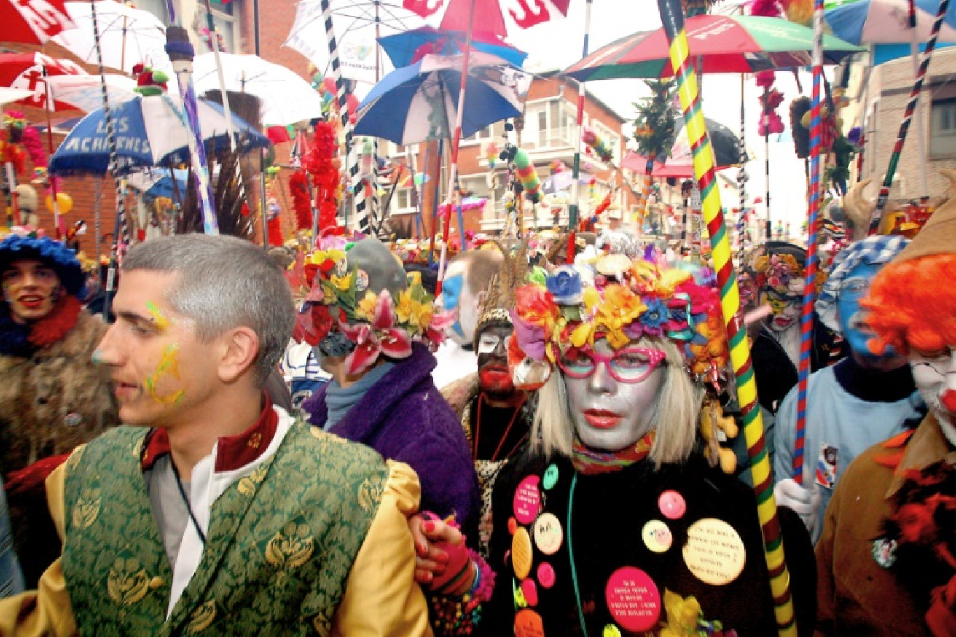 Des participants au carnaval de Dunkerque, le 11 février 2024 dans le Nord © Sameer Al-DOUMY