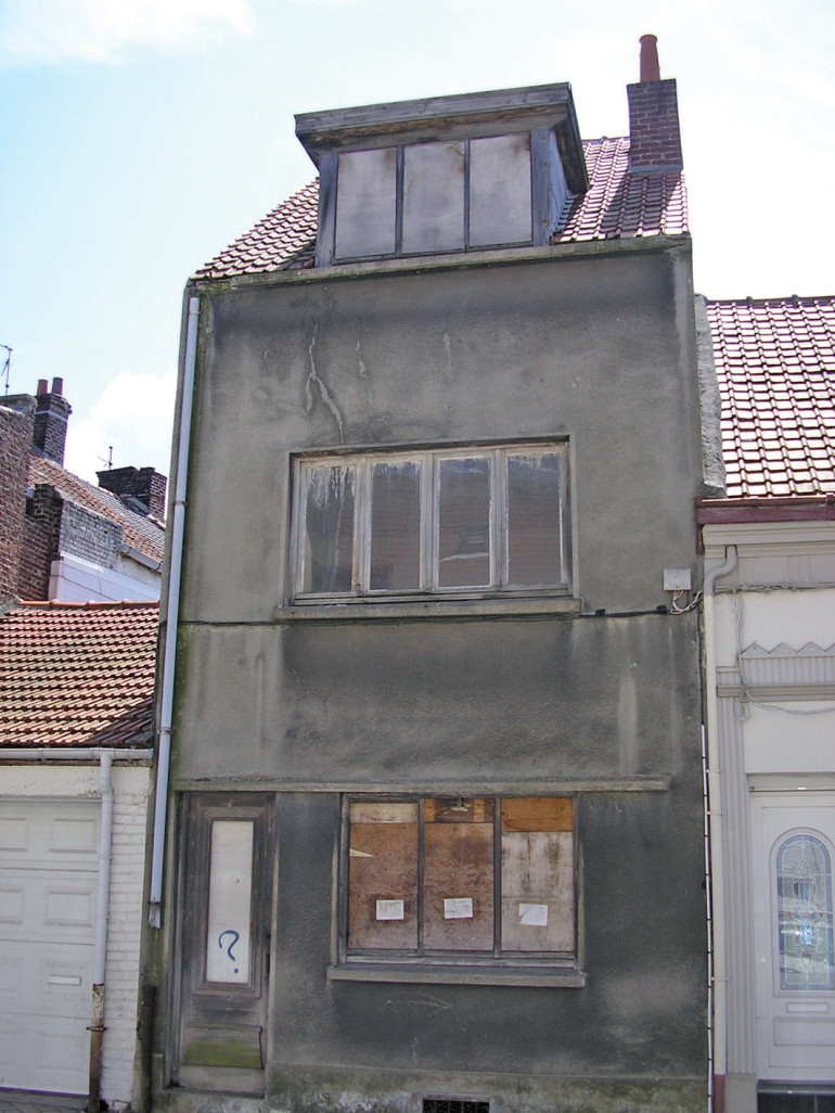 Une des nombreuses habitations dégradées du quartier Saint-Pierre à Calais.