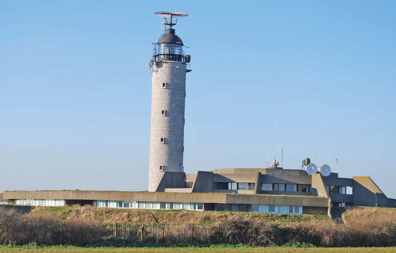 Le Cross Gris-Nez, désormais dirigé par Michel Goron, est placé sous l’autorité opérationnelle du préfet maritime Manche-mer du Nord.