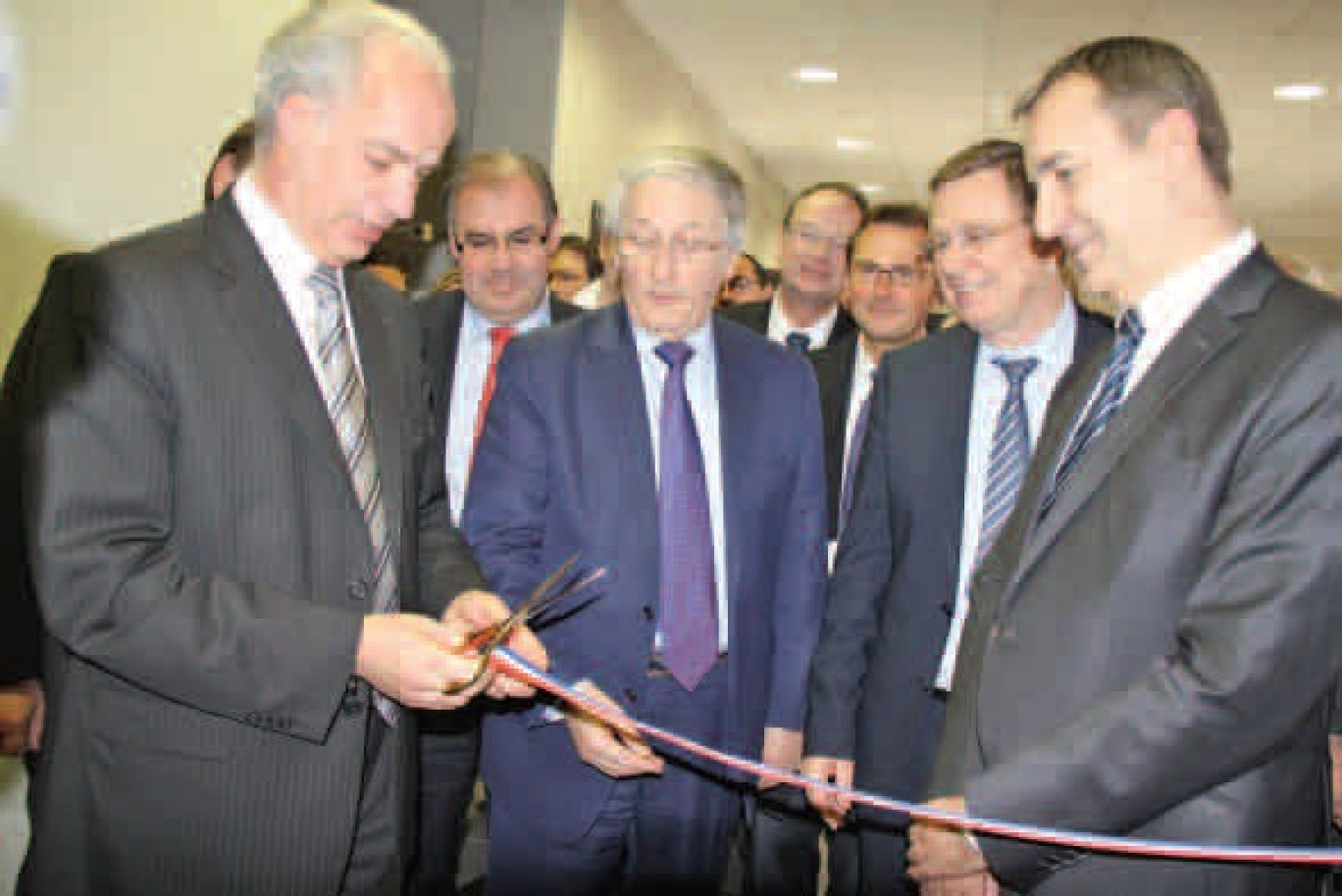 Lors de la coupure du ruban inaugural, de gauche à droite : Alain Griset, président de la Chambre de métiers et de l’artisanat Nord-Pas de Calais et de l’assemblée permanente des CMA, Gabriel Hollander, 1er vice-président de la CMA région, Daniel Percheron, président du Conseil régional, Philippe Kemel, vice-président du Conseil régional chargé de l’apprentissage, Frédéric Leturque, maire d’Arras, Philippe Rapeneau, président de la communauté urbaine d’Arras, et Denis Robin, préfet du Pas-de-Calais.