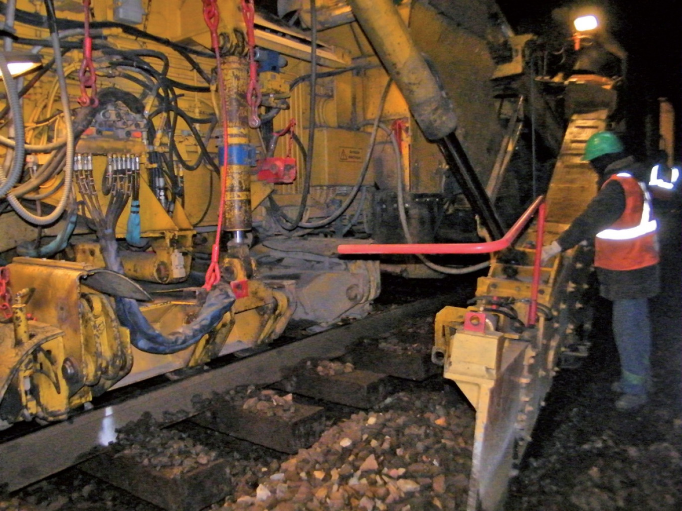 Un des trains-machines sur la voie Arras- Isbergues en action, de nuit.