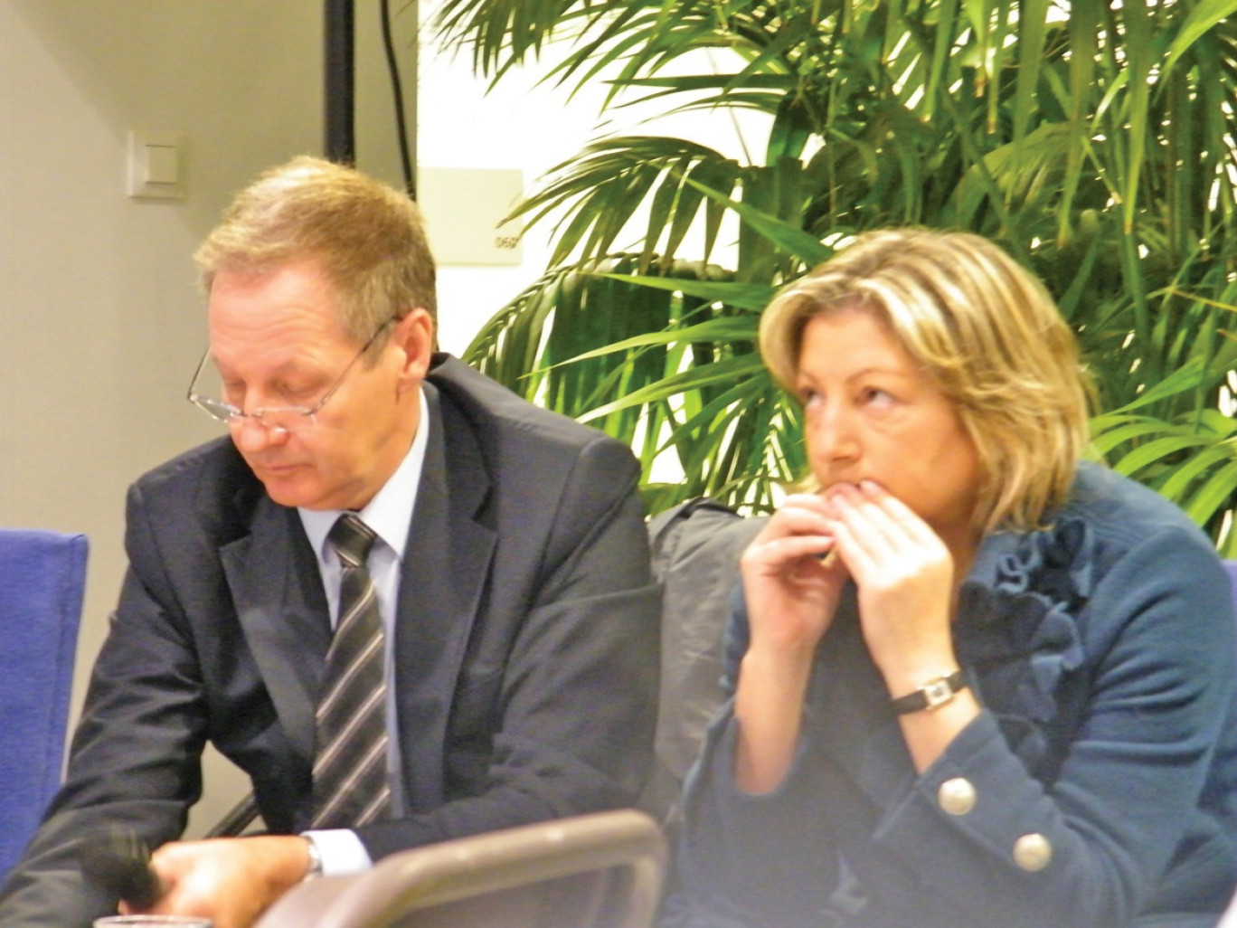 Guy Allemand, maire de Sangatte-Blériot, et Natacha Bouchart, sénatrice-maire de Calais et présidente de l’agence Calais Promotion, lors de la présentation du projet d’éco-quartier de la porte des Deux Caps le 11 mai dernier à Calais.