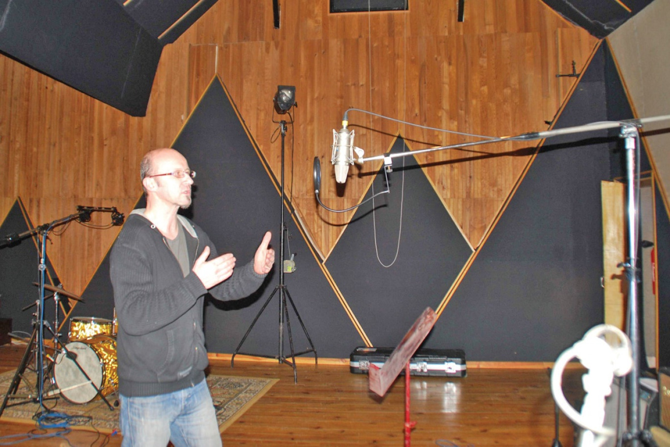 Bruno Dupont dans son studio d’enregistrement...