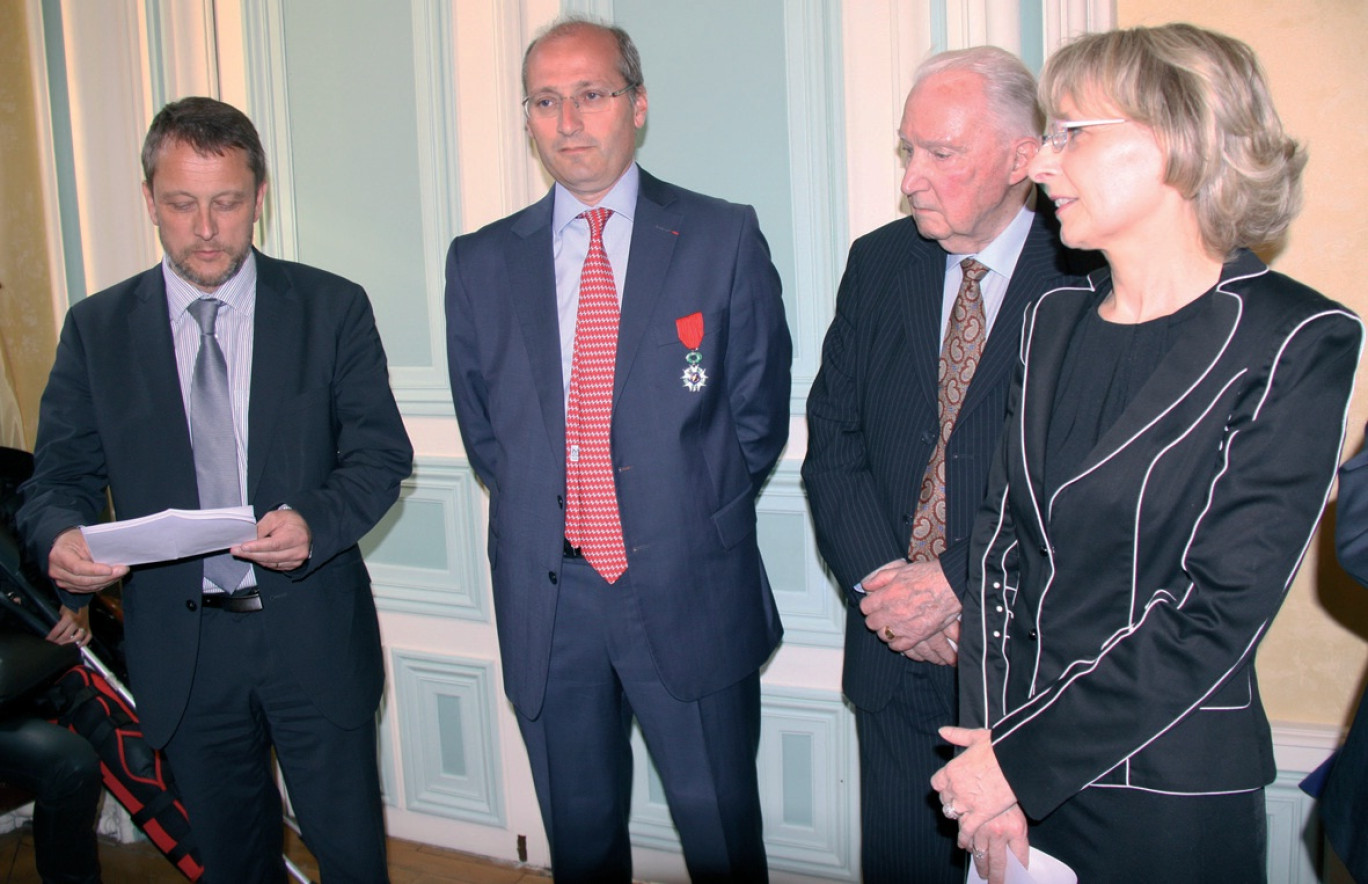 Me Marc Avinée, nouveau président de la Chambre des notaires du Pas-de-Calais, accueille Me Véronique Dhotel, présidente du Conseil régional des notaires, et Me Benoît Renaud, président du Conseil supérieur du notariat, qui va remettre les insignes de chevalier de la Légion d’honneur à Me Véronique Dhotel.