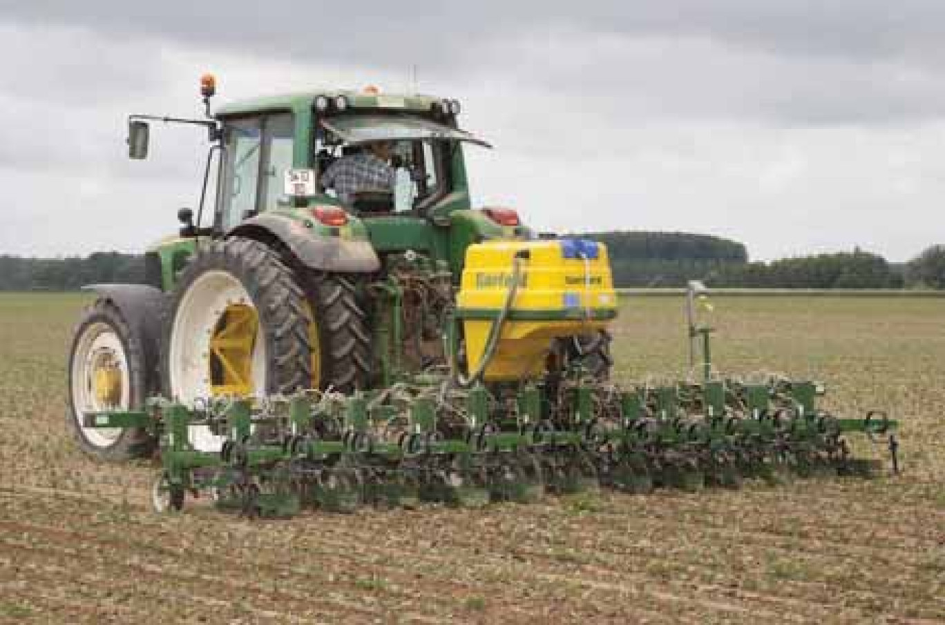 Une désherbineuse, un outil high-tech qui permet de diminuer les herbicides.