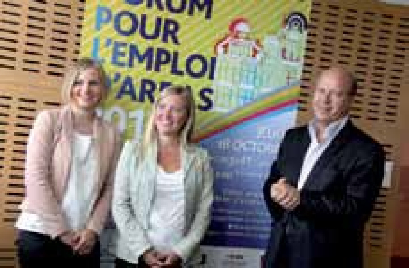 L’équipe du Forum pour l’emploi. De gauche à droite : Constance Clipet, assistante coordinatrice forum, Gaëlle Marquilly, coordinatrice, et Christian Canel, directeur de Pôle emploi Arras-Rivage.