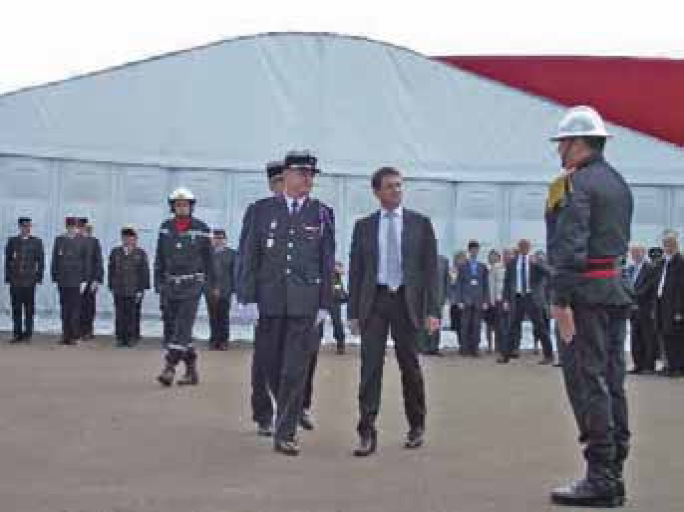 Manuel Valls et Eric Faure, président de la fédération nationale des sapeurs-pompiers de France