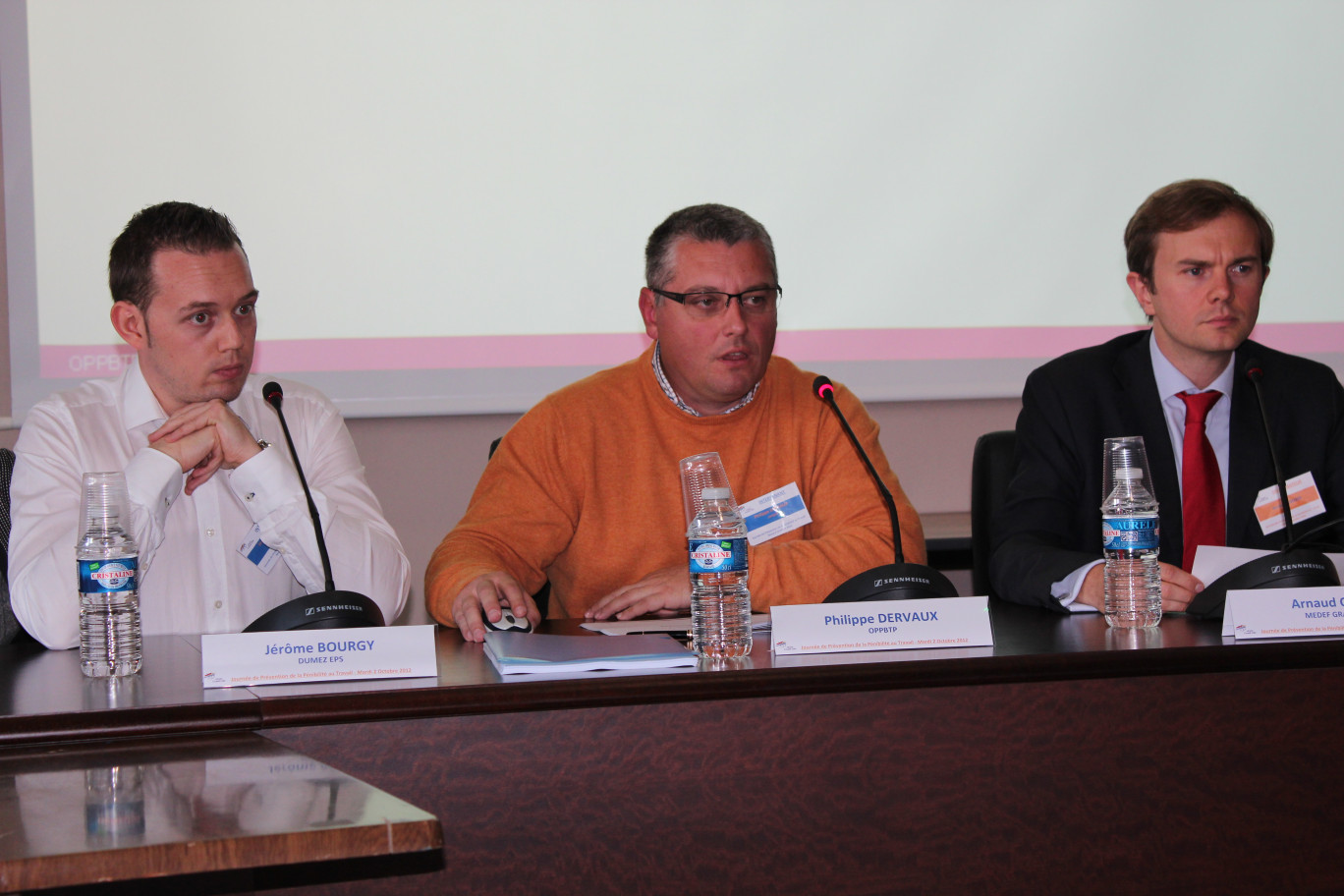 Trois intervenants Jérôme Bourgy (Dumez Eps, à g.) Philippe Dervaux (OPPBTP) et Arnaud Cousin ( à dr.Médef Grand Lille).