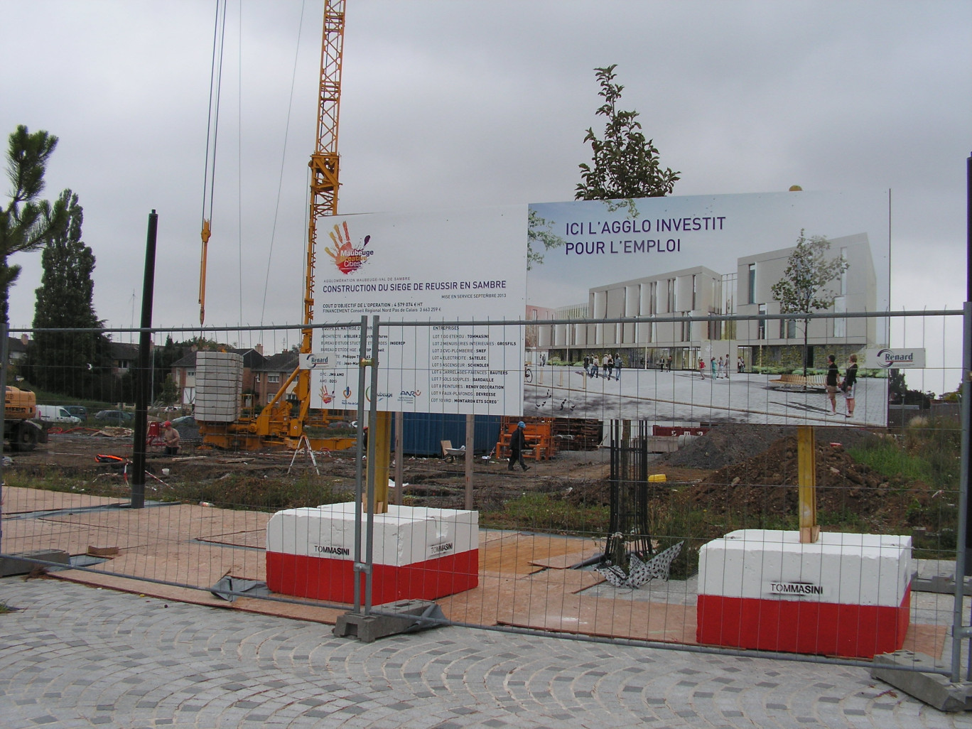 Une vue du chantier prise mi-septembre. Le siège de Réussir en Sambre devrait être terminé à la fin de l’année 2013.