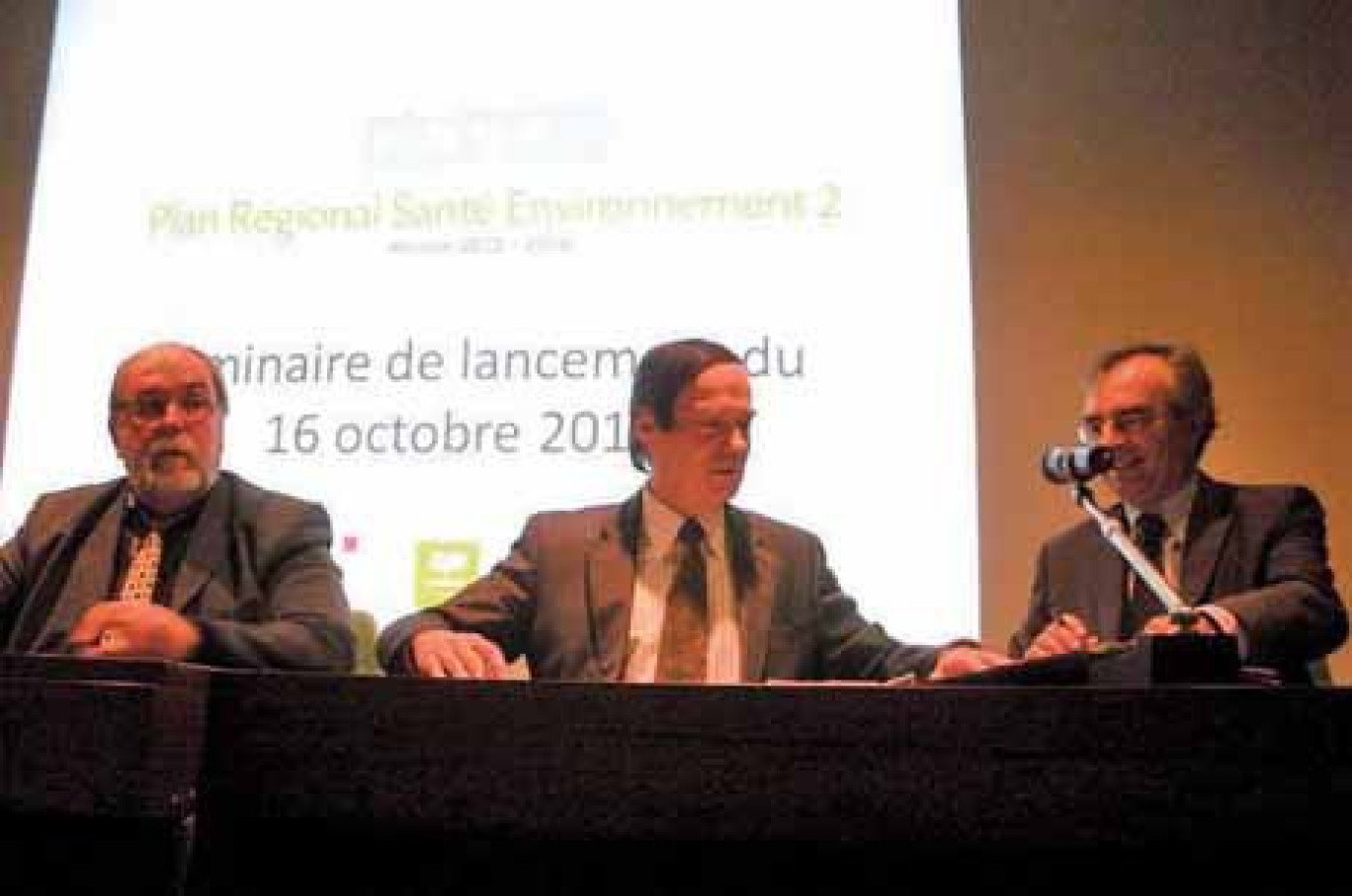 Didier Cardon, Jean-François Cordet et Christian Dubosq ont signé le Plan régional santé environnement 2 avant l’ouverture du séminaire.