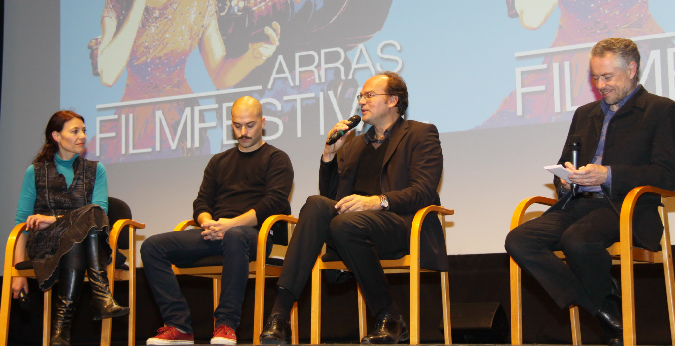 Échanges avec la salle à l’issue de la projection en avant-première du film L’homme qui rit. De gauche à droite, Nadia Paschetto, directrice du Festival, Marc-André Grondin, acteur (Gwynplaine, l’homme qui rit dans le film), Jean-Pierre Améris, et Éric Miot, délégué général du Festival.