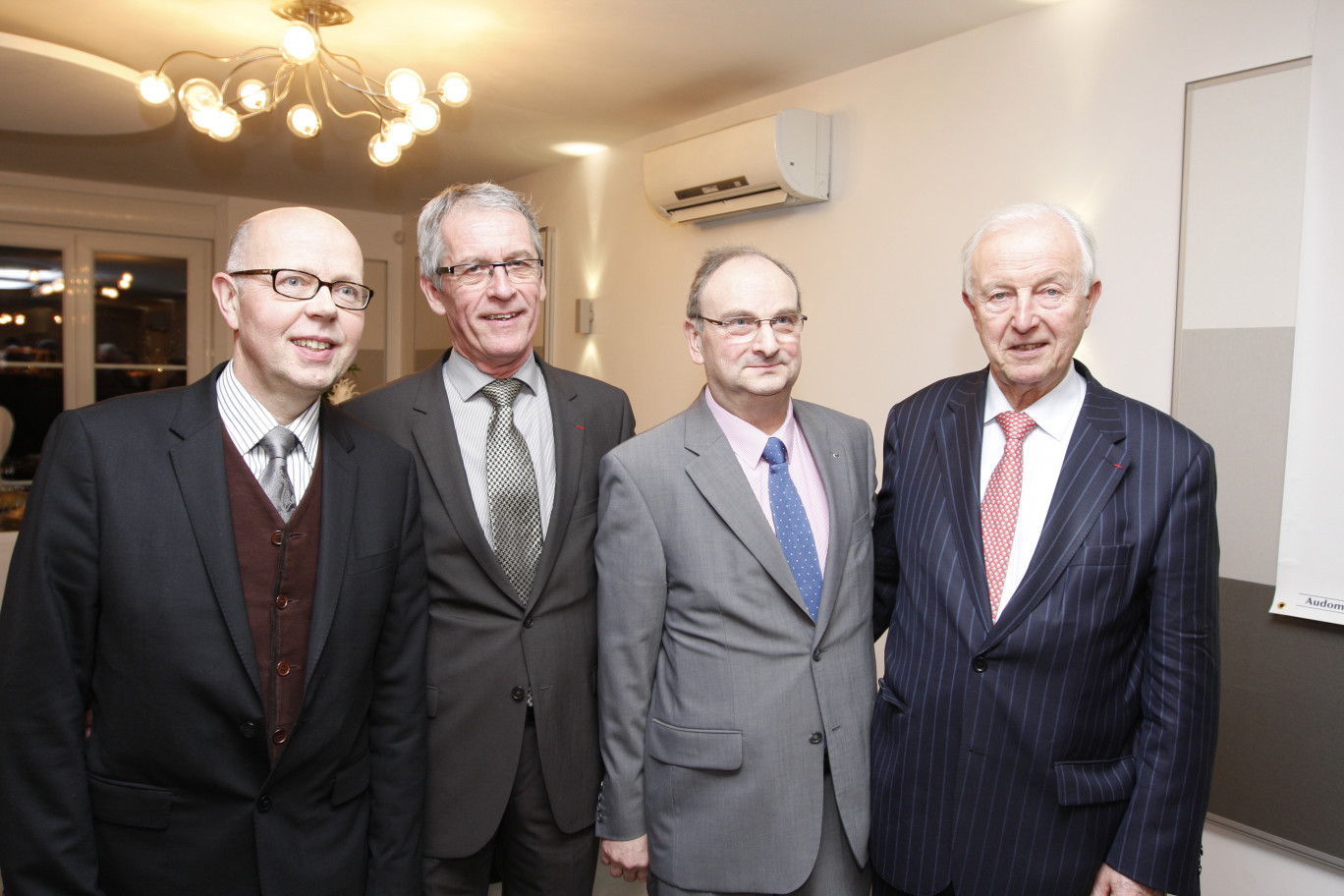 De droite à gauche : Jean-Claude Stievenart vice-président de la CCI Grand Lille, Bruno Decherf ancien délégué général du Medef, Michel Hermand, président du Medef Grand Lille et Douaisis et Gérard Sonnet le nouveau directeur général.