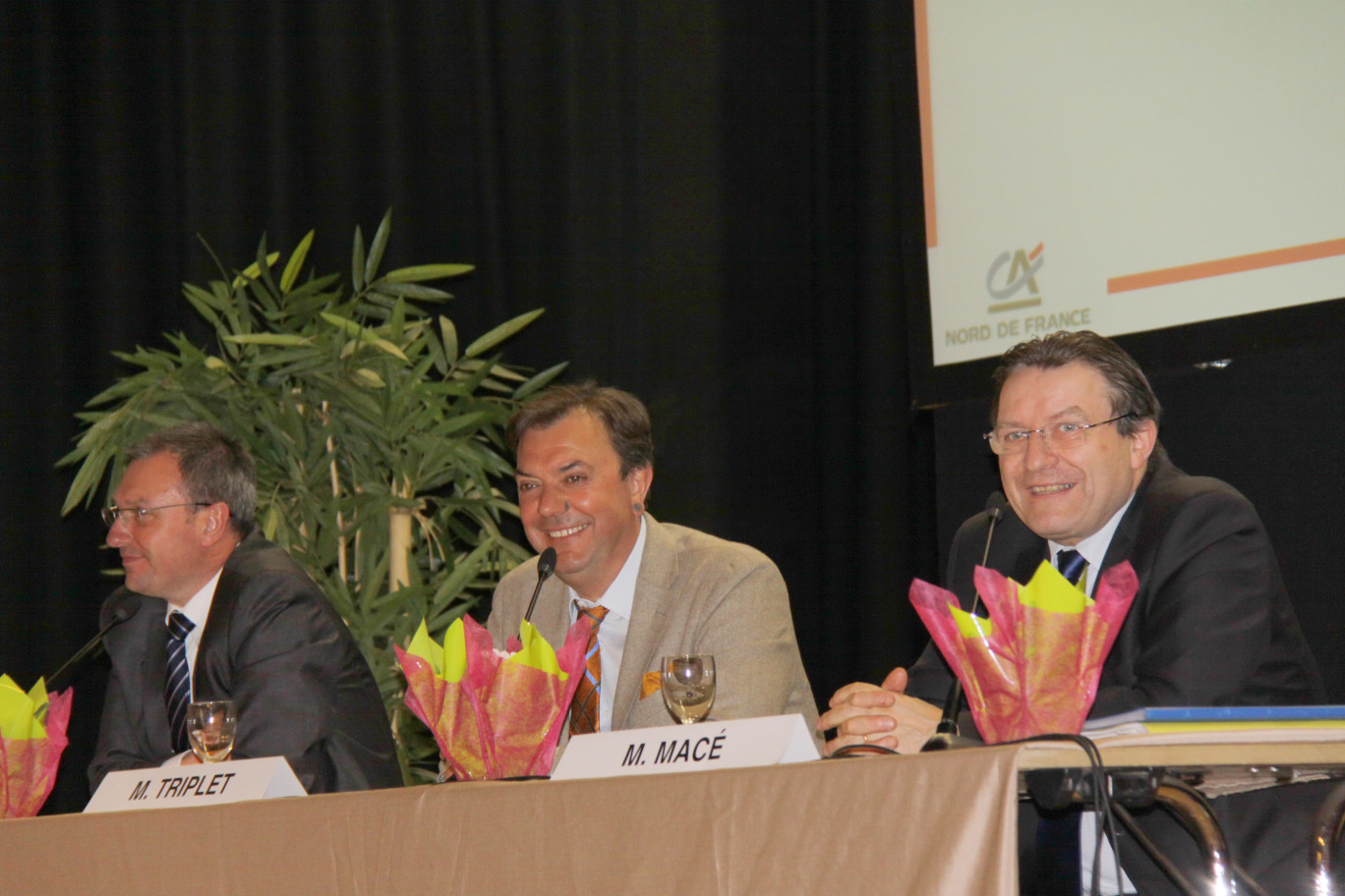 De gauche à droite : Éric Lorber, directeur de secteur Artois, Hubert Triplet, président de la caisse locale d’Arras, et François Macé, directeur général du Crédit Agricole Nord de France. 