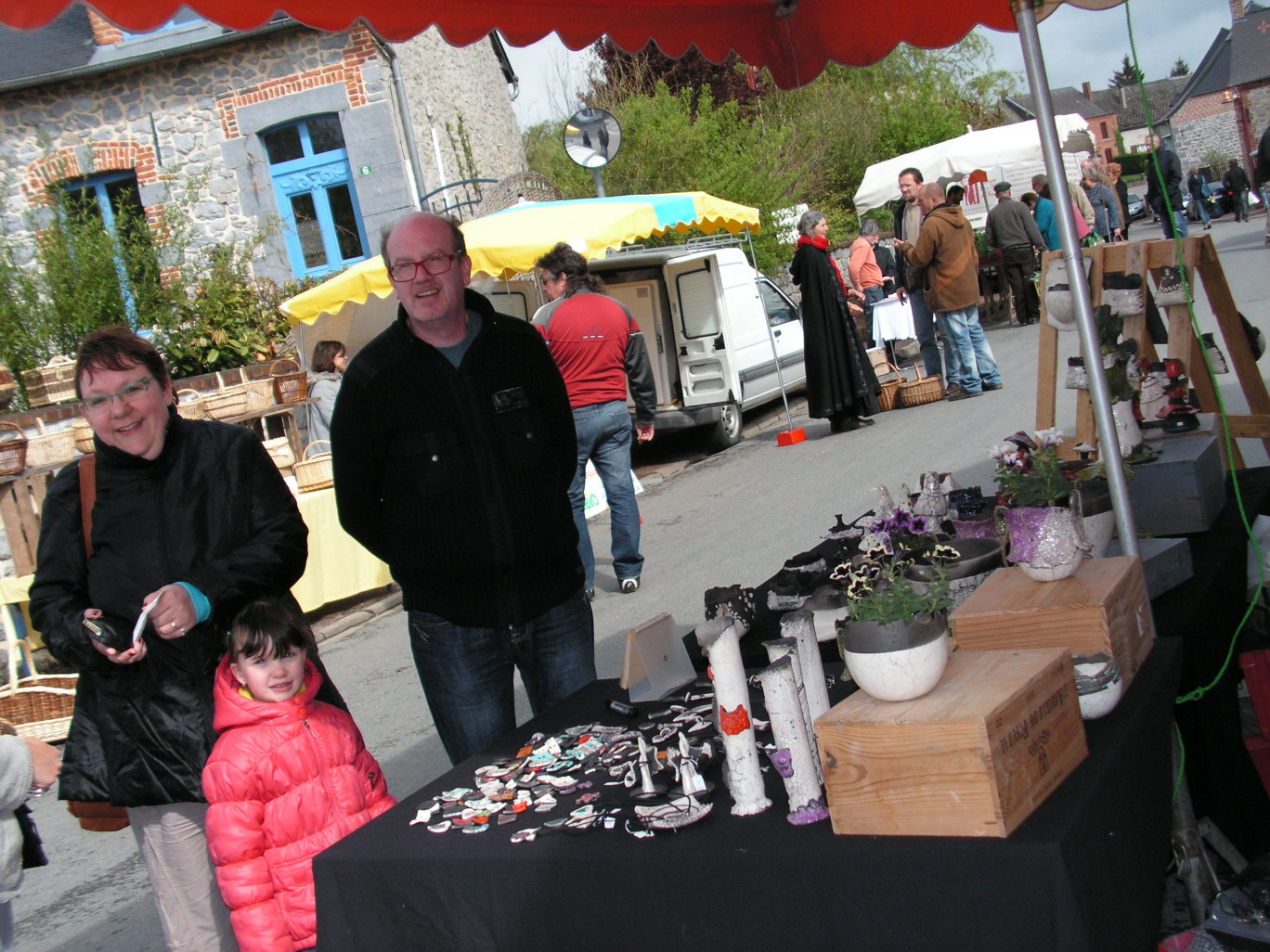 Un dimanche de mai au marché de Féron.