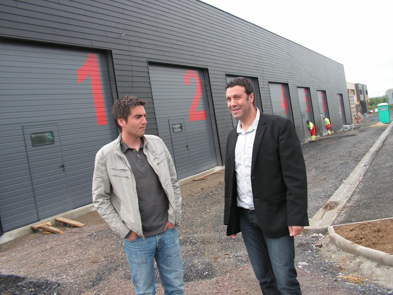 Luis Capelas, directeur de la Ruche de Maubeuge (à droite), et Guillaume Vilaire, chargé de mission à Action Fourmies et animateur du PIDE. Au démarrage, ils se partageront l’animation de la nouvelle ruche de Fourmies.