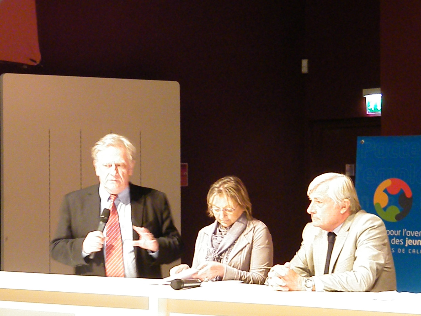 « Natacha Bouchart, sénatrice-maire de Calais, Pierre de Saintignon, vice-président du Conseil Régional, et Jean-Marc Puissesseau, président de la CCI Cote d’Opale ».