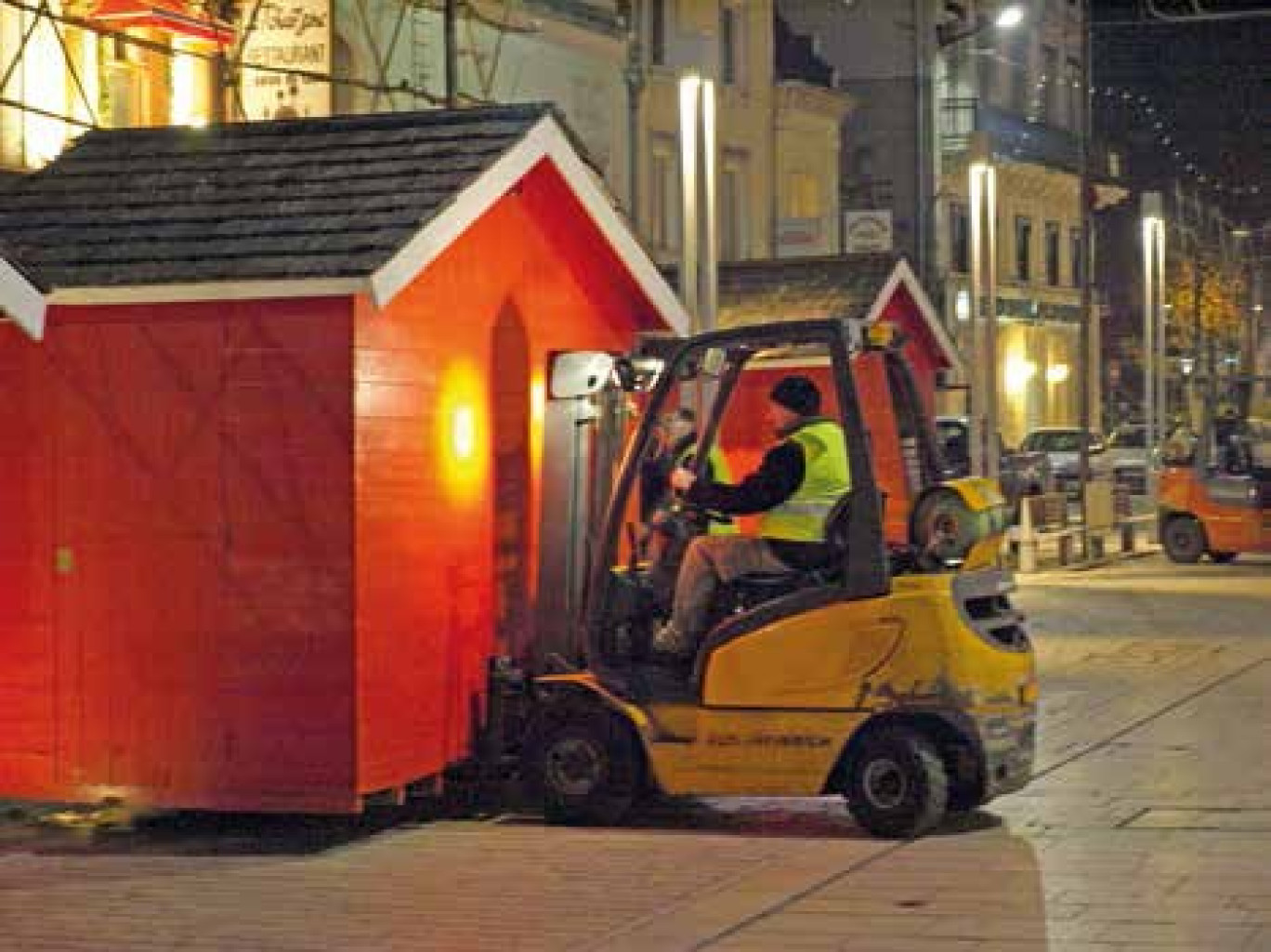 L’installation des chalets doit se faire rapidement pour éviter un quelconque incident.